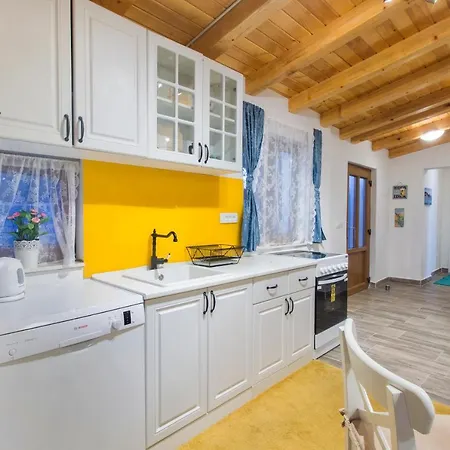 Vikendica Luxury House Ivan With 4 Bedrooms Divojevici