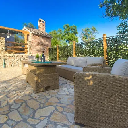 Luxury House Ivan With 4 Bedrooms Divojevici
