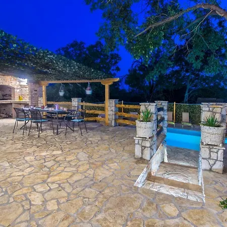 Luxury House Ivan With 4 Bedrooms * Divojevici
