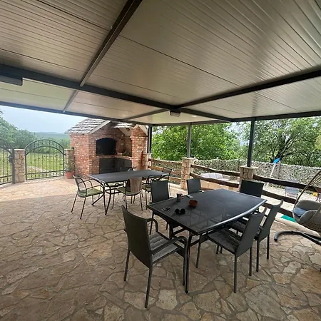 Vikendica Luxury House Ivan With 4 Bedrooms Divojevici