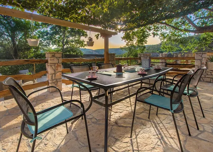 Luxury House Ivan With 4 Bedrooms Hébergement de vacances *