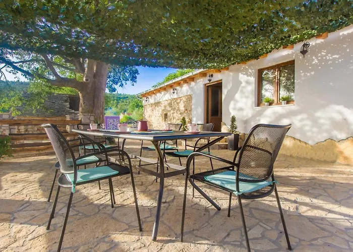 Luxury House Ivan With 4 Bedrooms Hébergement de vacances *