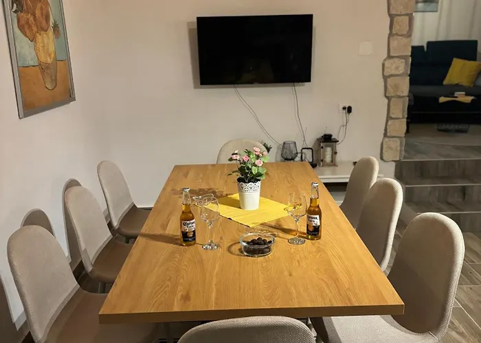 Luxury House Ivan With 4 Bedrooms Hébergement de vacances *