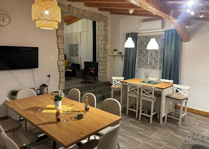 Luxury House Ivan With 4 Bedrooms Hébergement de vacances *