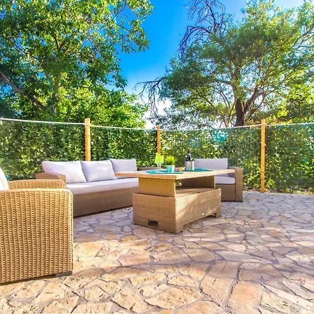 Luxury House Ivan With 4 Bedrooms בית נופש