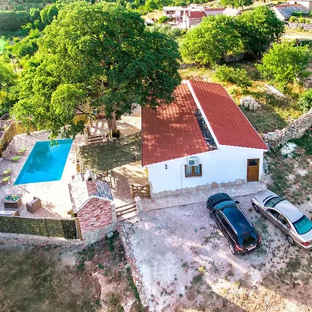 Luxury House Ivan With 4 Bedrooms Divojevici