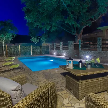 Luxury House Ivan With 4 Bedrooms Divojevici