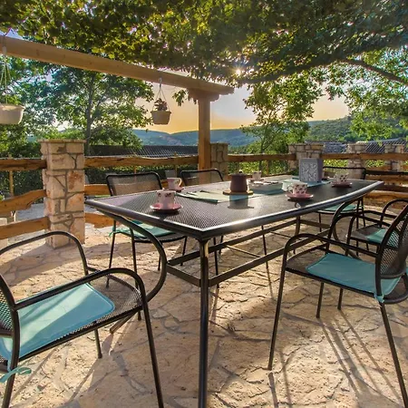 Luxury House Ivan With 4 Bedrooms בית נופש *