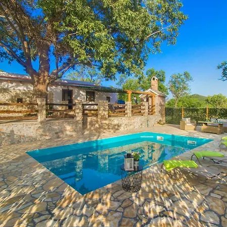 Luxury House Ivan With 4 Bedrooms * Divojevici