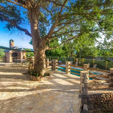 בית נופש Luxury House Ivan With 4 Bedrooms