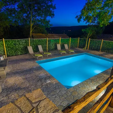 Luxury House Ivan With 4 Bedrooms Divojevici