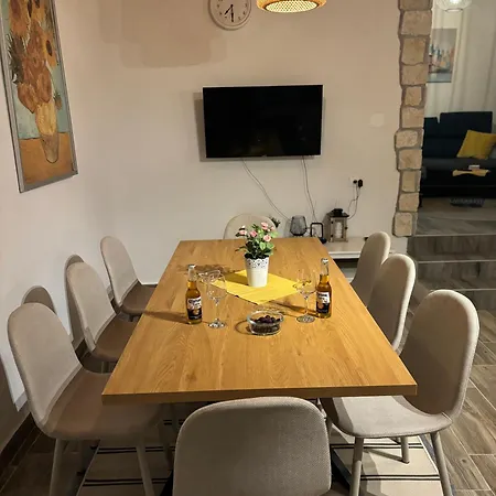 Luxury House Ivan With 4 Bedrooms Hébergement de vacances *