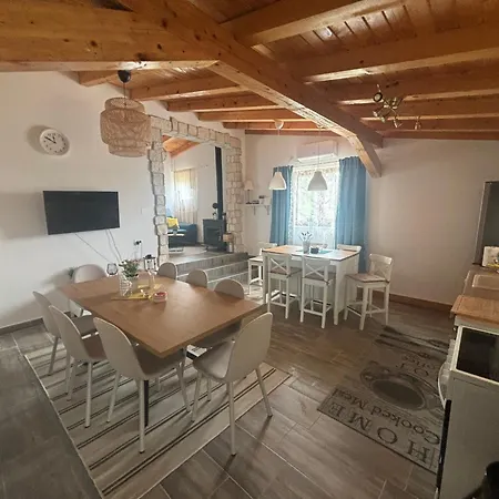 בית נופש Luxury House Ivan With 4 Bedrooms