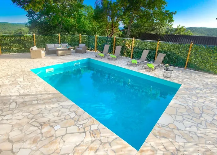 Luxury House Ivan With 4 Bedrooms Divojevici