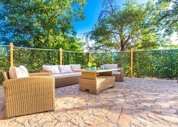 Luxury House Ivan With 4 Bedrooms بيت للعطل