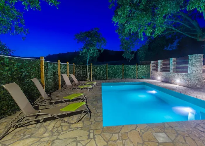Luxury House Ivan With 4 Bedrooms بيت للعطل Divojevici