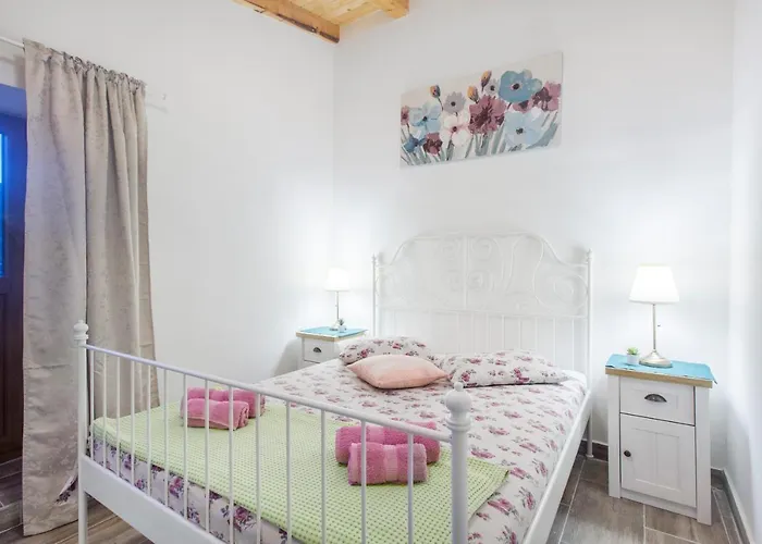 Luxury House Ivan With 4 Bedrooms بيت للعطل