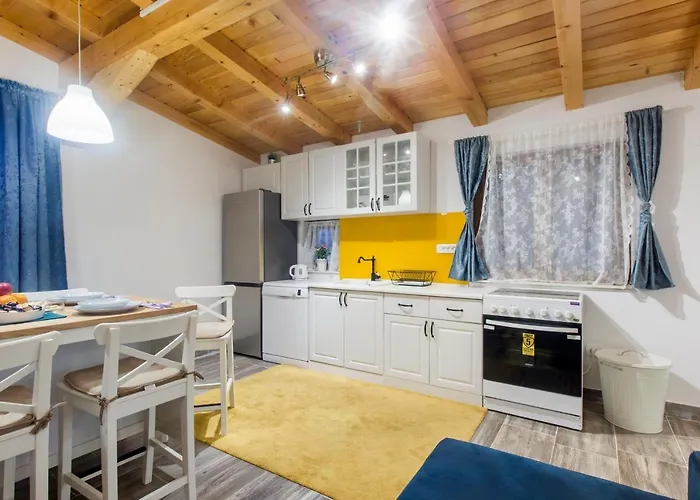 Luxury House Ivan With 4 Bedrooms بيت للعطل