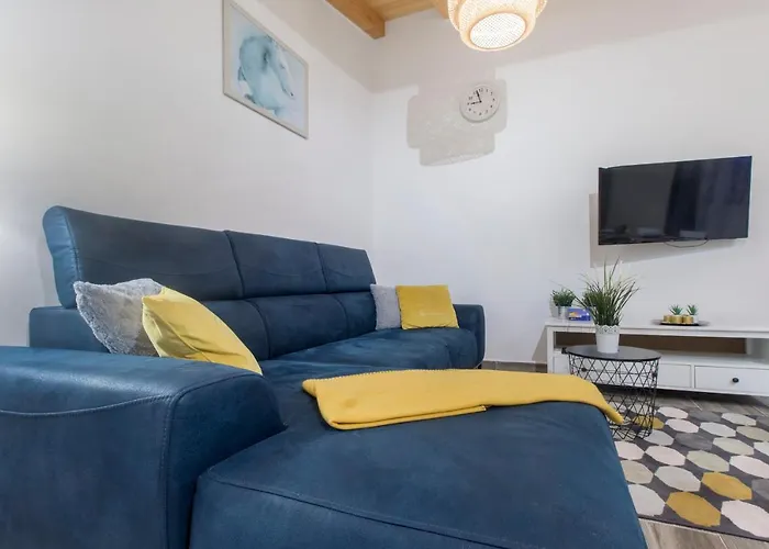 Luxury House Ivan With 4 Bedrooms بيت للعطل Divojevici