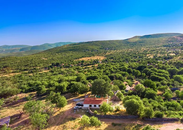 Luxury House Ivan With 4 Bedrooms بيت للعطل