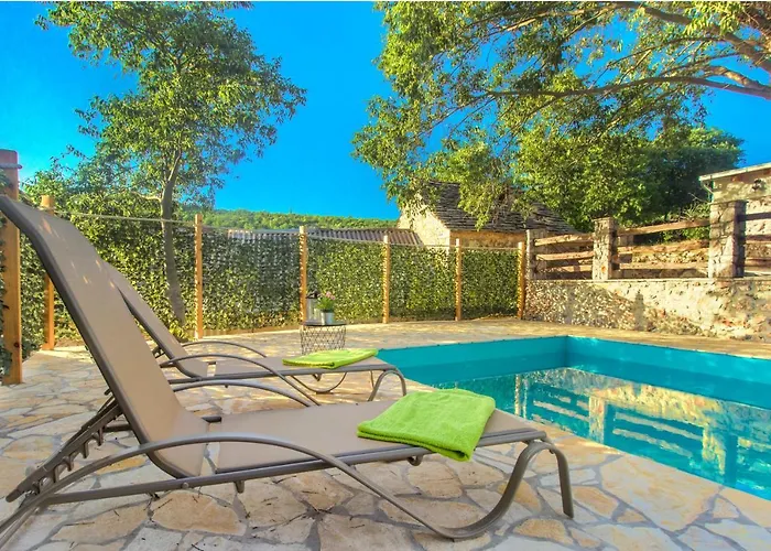 بيت للعطل Luxury House Ivan With 4 Bedrooms *