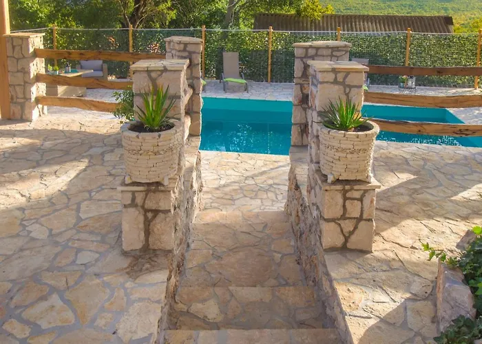 بيت للعطل Luxury House Ivan With 4 Bedrooms