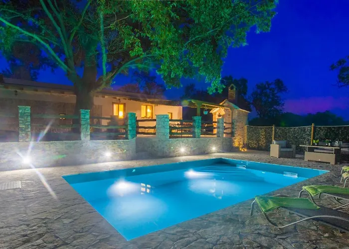 بيت للعطل Luxury House Ivan With 4 Bedrooms Divojevici