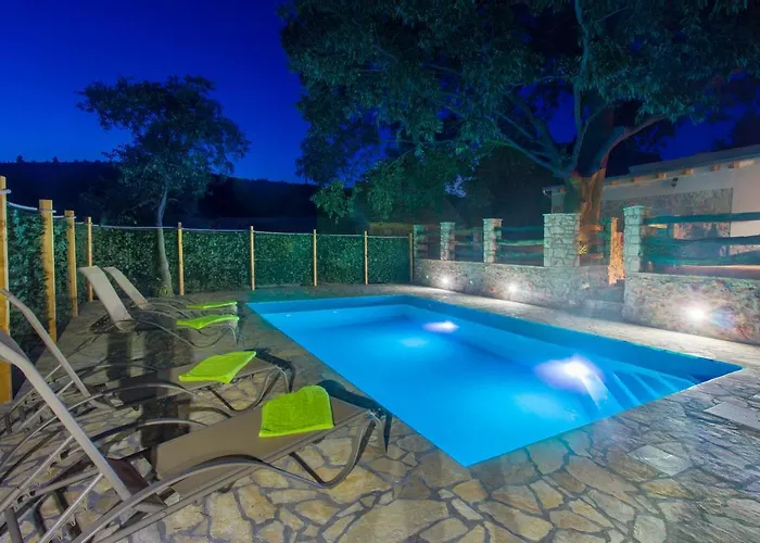 Luxury House Ivan With 4 Bedrooms * Divojevici