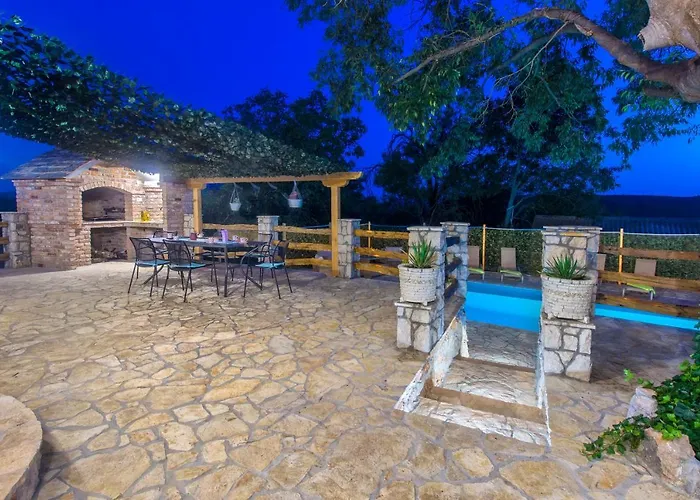 Luxury House Ivan With 4 Bedrooms * Divojevici
