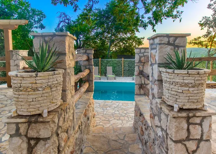 بيت للعطل Luxury House Ivan With 4 Bedrooms Divojevici