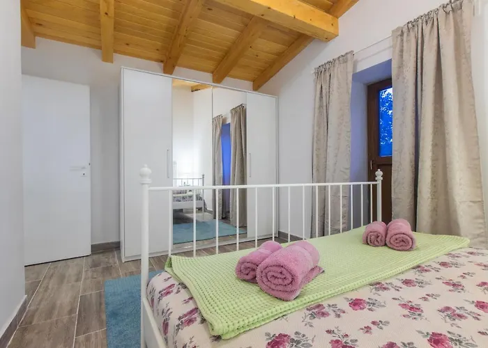 Luxury House Ivan With 4 Bedrooms بيت للعطل *