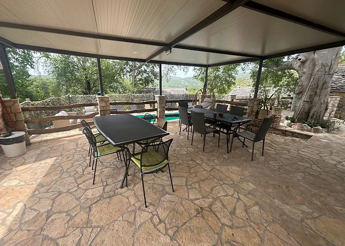 Luxury House Ivan With 4 Bedrooms بيت للعطل Divojevici